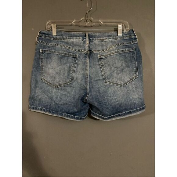Old Navy Light Wash Boyfriend Distressed Denim Jean Shorts Size 8 - Picture 4 of 4